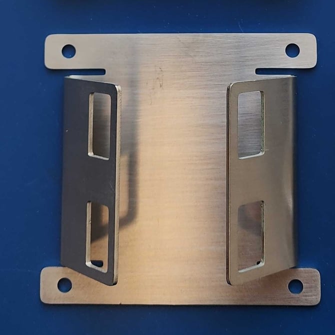 Dust mounting bracket
